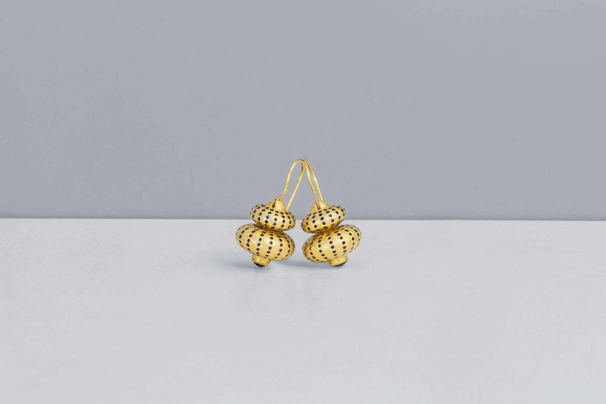 Todd Reed, Boulder jewelry designer, makes stunning beautiful pieces and photography by Colorado photographer Julia Vandeneover. 